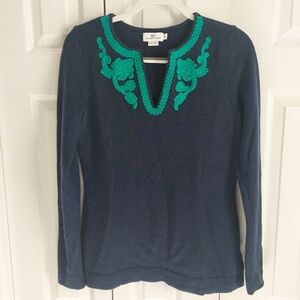 Vineyard Vines M cashmere long sleeve sweater, navy w/green embroidered v neck